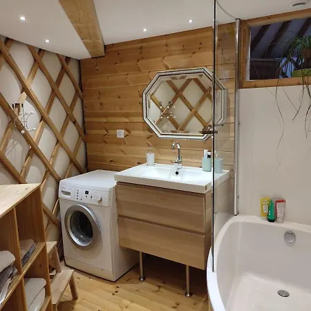 Yourte Contemporaine Ferienhaus